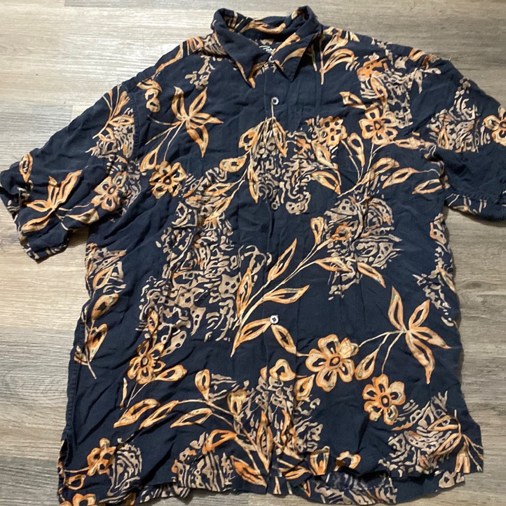 Tori Richards 100% silk Hawaiian shirt
